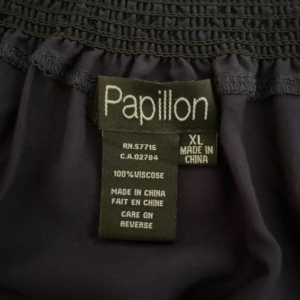 🌷⭐️Host Pick⭐️Papillon Navy Blue Blouse with White Embroidery - Picture 6 of 8